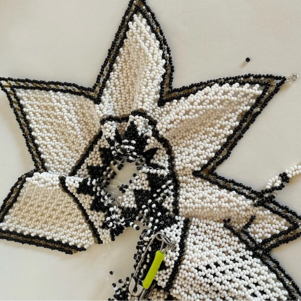 Beaded necklaces that need repair or for repurposing all damaged native seed - Picture 4 of 16